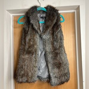 Revue Women’s Brown and Grey Faux Fur Vest. Size: Small